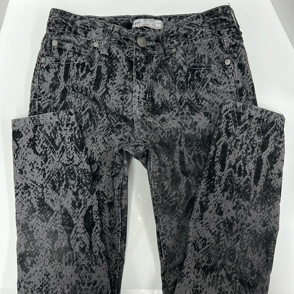 Free People Snake Skin Print Skinny Jeans Size 26